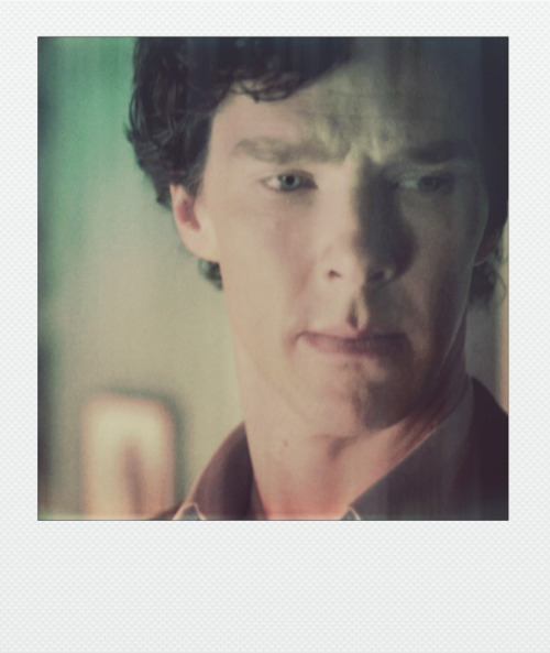 hudders-and-hiddles:are you okayand don’t just say you arebecause i know what that meanslooking sad 