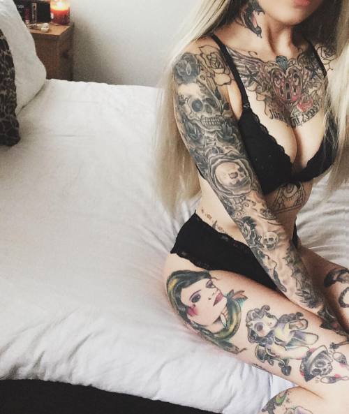 Porn photo thatattoozone:  @  rose_mo  