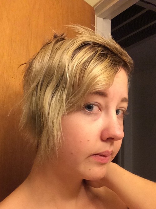deceptiqueer:I chopped off all my hair and it feels so good
