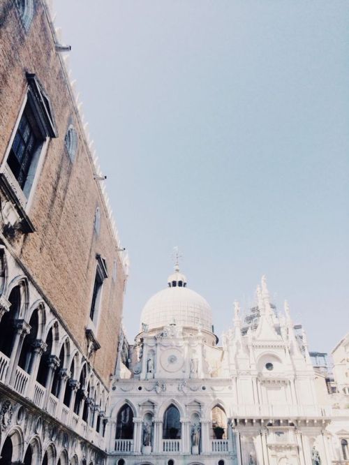 sombr-e:  vilicity:  Venice   I REALLY love this (hence the reblog when you reblogged it from me hehe)