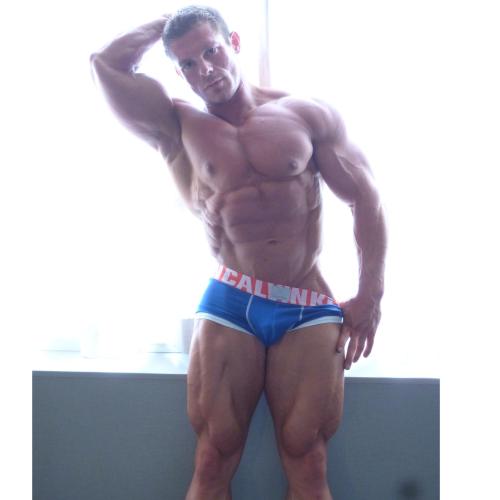musclestud:  WOOF !  HOT …HOT…HOT….MMMM….BRING IT!