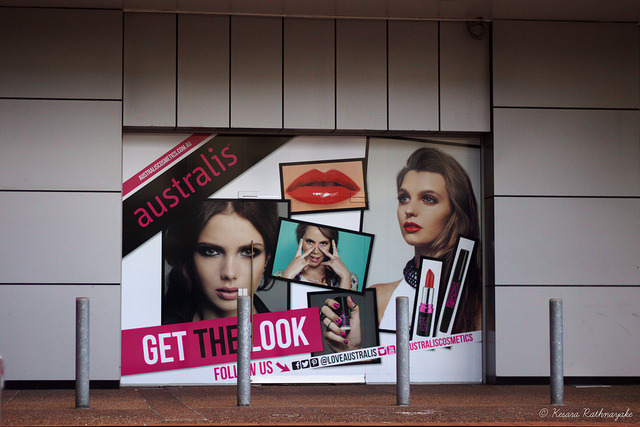 GET THE LOOK
Photo taken at the entrance of Downtown Shopping Centre, Auckland CDB, New Zealand.
Photograph by Kesara Rathnayake [flickr].
——
This image was created with free open source softwares UFRaw and Gimp.
This image is licensed under a...