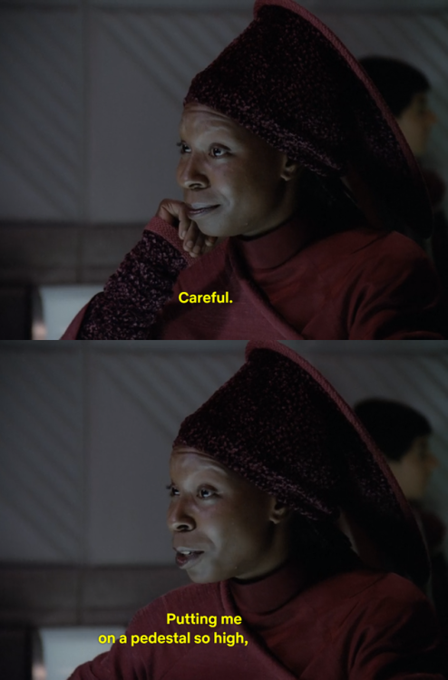 somewhere-inthe-deep: captainsblogsupplemental:  So, it’s pretty much canon that Guinan and Ri