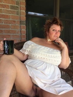 queenofspadestattoos:  jmbj:My queen drinking her morning cup of coffee This Queen of Spades probably likes her coffee black.