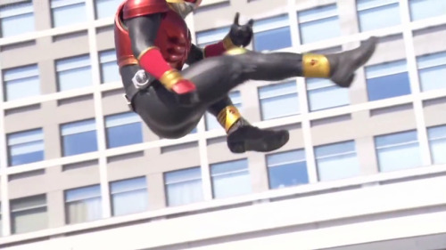 audinosaurus:inouemasahiro:I accidentally took pics of Kuuga’s butt.- from episode 15 of Kamen