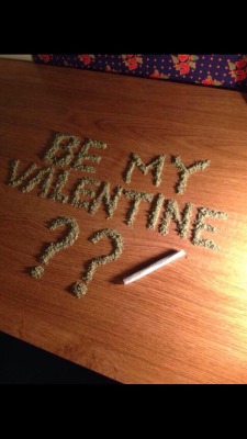 slutyyprincess:  reddlr-trees:To all of you who don’t have valentines this Saturday  If only that was white girl 😏