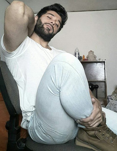 ivan241088:  adictoalosculones:  Pinches piernototototas de Marcelo (delicious legs Marcelo)😍😈👅💦  😘😘😘😘