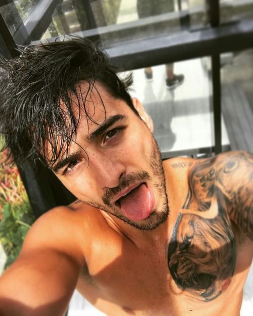 XXX kingmaluma:  “maluma: Cansado pero feliz.. photo