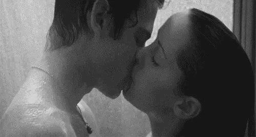 amhelenromance:  and we love where the “lower kiss” leads… How was your last kiss? 💋💕