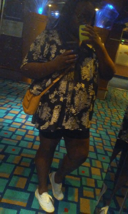 calmvolcano:  Had great on my vacation. And these were some looks 😊🍹🚢🌴
