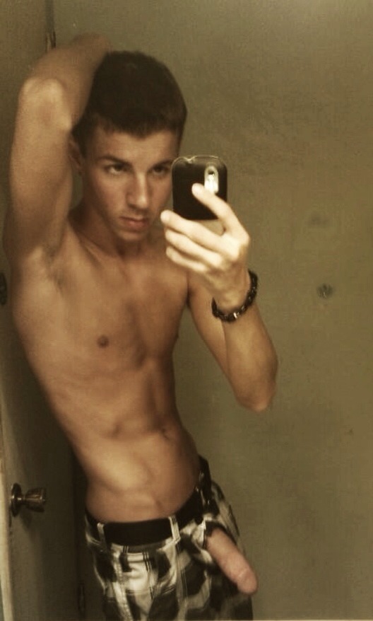 ksufraternitybrother:  Twink with a huge wang!!!  KSU-Frat Guy:  Over 30,000 followers