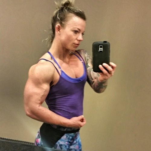 lv4femalemuscle:  pdgde:  Mandy Squires  Getting bigger and sexier!