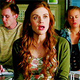 gwen-parkers:  Lydia Martin + 5A hairstyles 