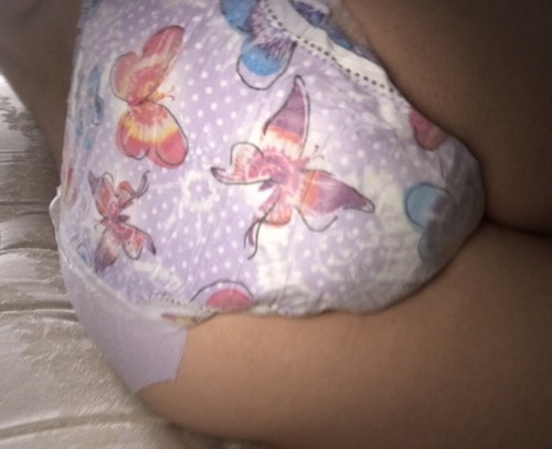 dluvrbbgrl: Messed my nice fresh diaper first thing in the morning. I’m sorry Daddy! I tried to hold