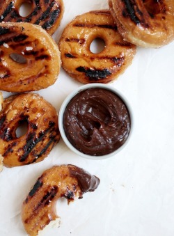 fullcravings:  Grilled Doughnuts with Dip