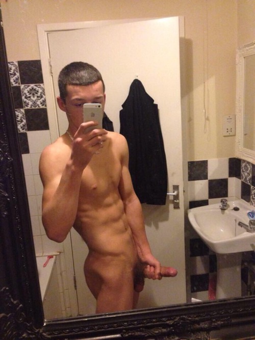 david-lovesit:ladzone:WELL HELLO YOU SEXY FUCK !!!david-lovesit.tumblr.com