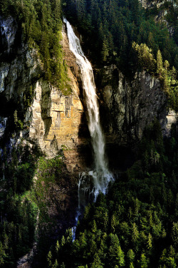 infinityc0re:   Cascata a Brienz by Fabrizio Fusari on Flickr. 