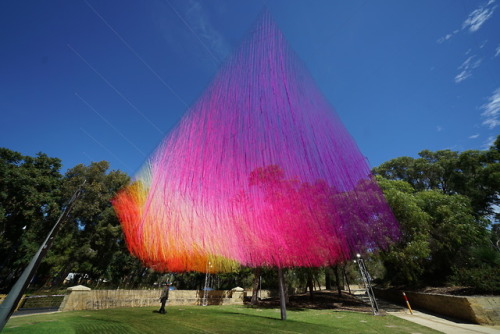 itscolossal - Vibrant Gradients of Suspended Yarn Reflect...