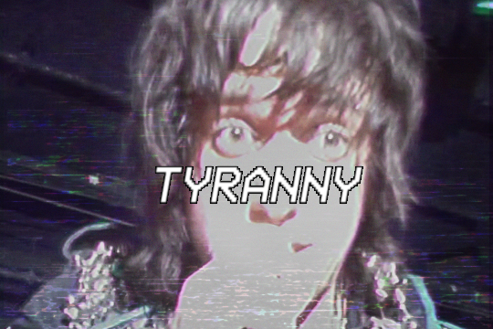 ize-of-the-modern-age:  strawberryspit: Can I VHS You?: Julian (’s pretty face)