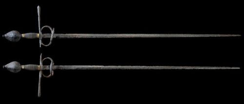 art-of-swords:Rare Twin RapiersDated: 16th centuryCulture: GermanMeasurements: 126 cmStraight b