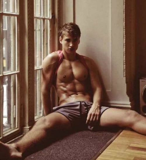 tjslats:  http://tjslats.tumblr.com