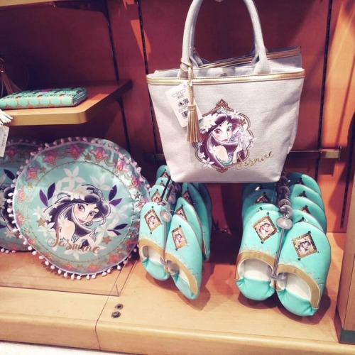 hotarufilth:New Aladdin goods in Disney Store ♡ I’m so in love with this new singing Jasmine ♪
