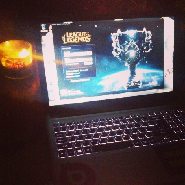 Playing #leagueoflegends with a #candle ro my side. What better way to end the week… #weekend