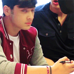 ziamsex:  (ノ^∇^) 