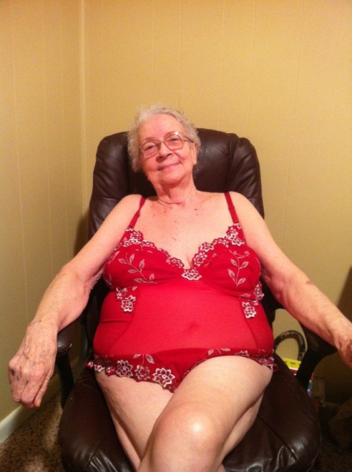 nudeoldladies:Find senior sex partners here - FREE! Beautiful granny.