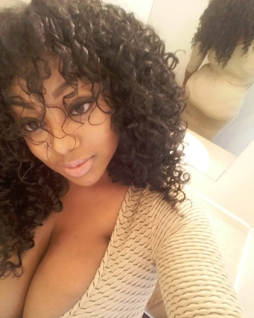 extremebodiez:  Poetry is one Beautiful Woman