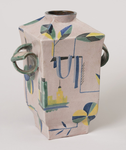 Wiener Werkstätte flower vase c. 1921 - Hand-painted and glazed thrown earthenwareThis vase represe