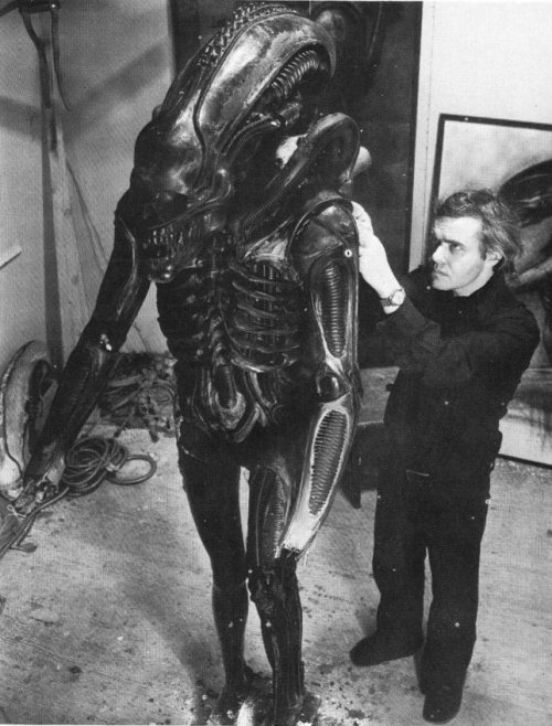 70sscifiart:  H.R. Giger on the set of Alien, creating the props, set-pieces and costumes, 1979. via Reddit