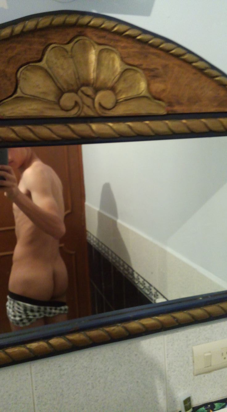 chavosbuenosyvergones:  Qué rico cabrón.Sigue mis blogs:chavosbuenosyvergones.tumblr.comhornystr8guys.tumblr.com