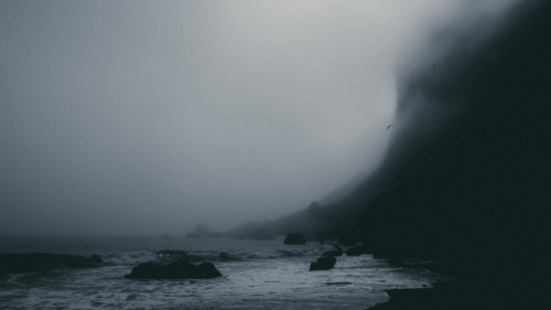 landscape-photo-graphy:Mysterious Monochromatic Photographs of Iceland by Jan Erik Waider