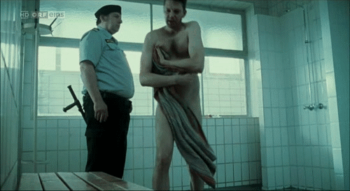 famousnudenaked:  Kai Wiesinger Frontal Nude in Darum (2008)