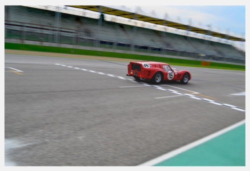 Breadvan.Ferrari 250 GT Drogo “Breadvan” sul rettifilo dell’autodromo Enzo e Dino Ferrari di Imola.