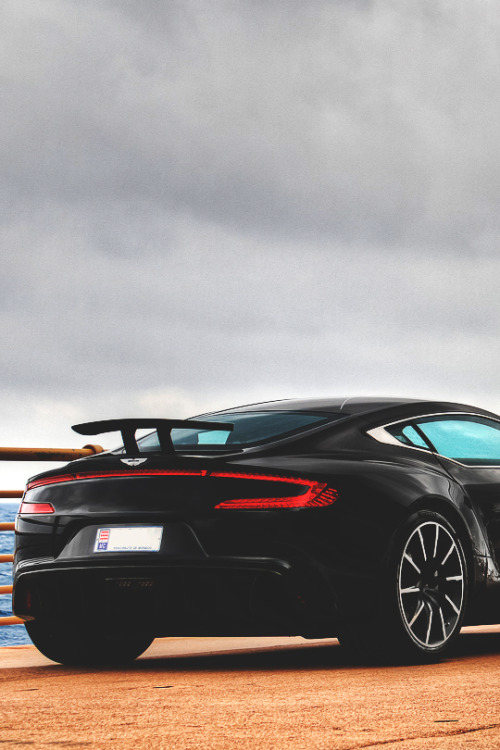 imposingtrends:  The Dark Knight | IT | Facebook | Instagram