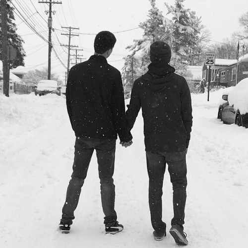 waistbandboy:  theteenagegay:  Snow day :) #gay #loveislove #equalrights   This is a picture of a new follower and his boyfriend, I told him I’d share it with my followers!! Good luck to you guys!!! LOVE