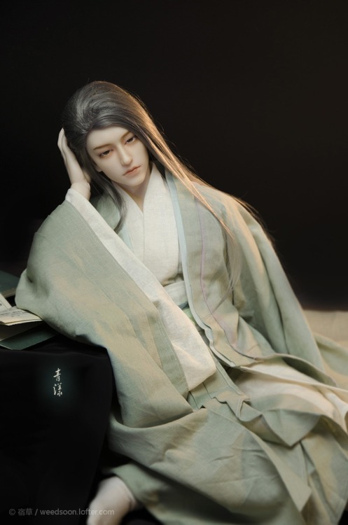 Traditional Chinese clothes, hanfu, mini version on a bjd doll. via 宿草