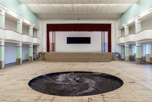 Decension, by Anish Kapoor, Galleria Continua, San Gimignano.