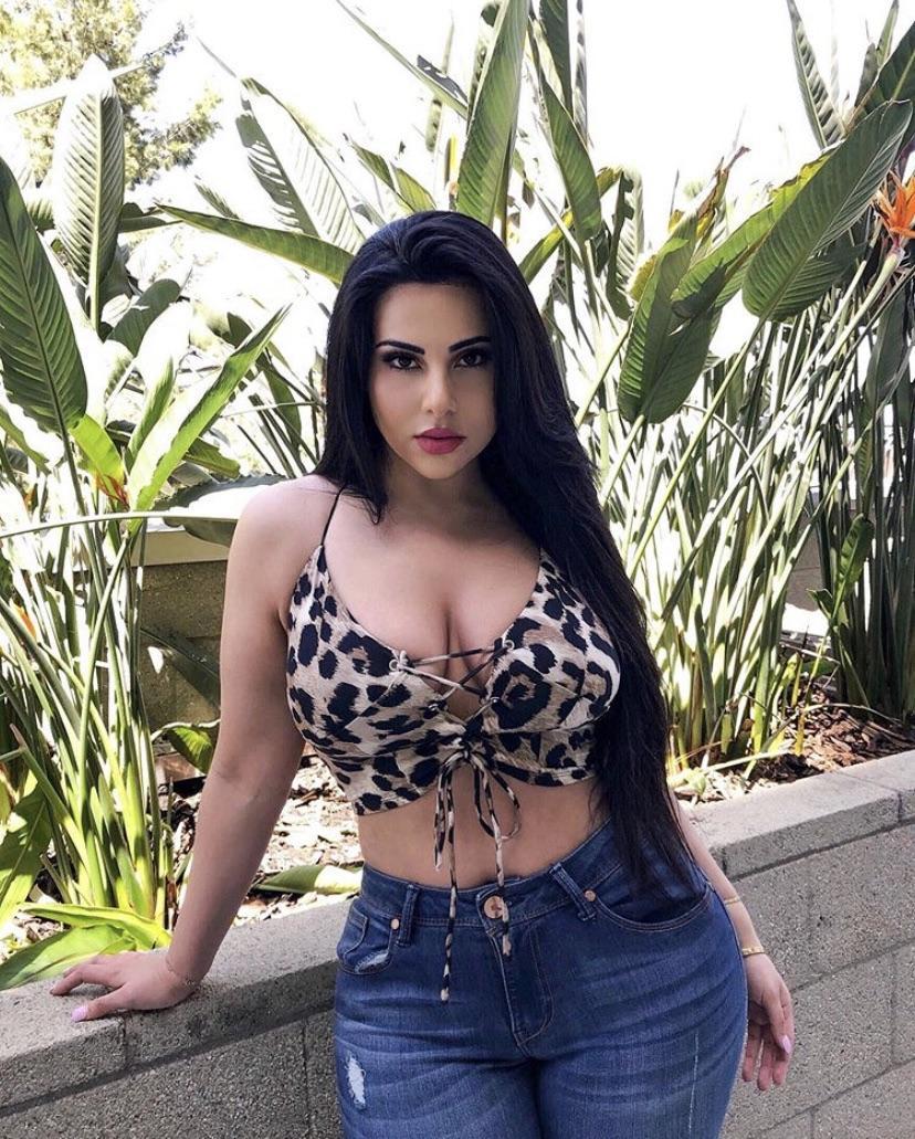celebrityhunnies:  Yasmin Kavari