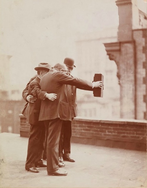 retrogasm:  Leading photographers of the time Joseph Byron, Ben Falk (holding camera), Core, Pirie Macdonald, Theodore C. Marceau on the roof of the studio Marceau (Fifth Avenue New York), 1920.   