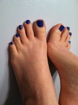 kissabletoes:  Who loves my pretty blue toes?