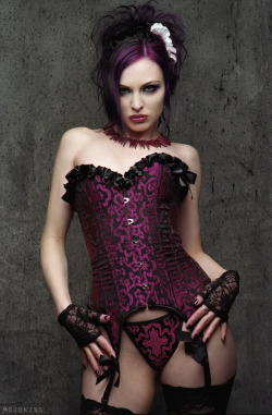 corset-fetish:  Corset FetishCorsets on Twitter