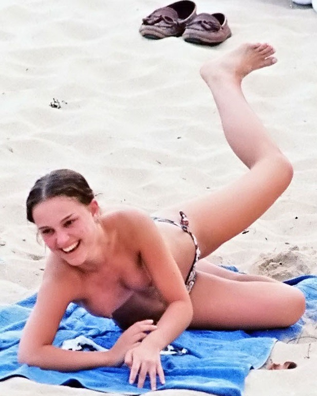 cruzingratiot:  natalie portman vintage toppless