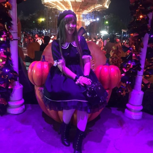 Ugh!!!!! I wish it was still Halloween!!!!! #lolitafashion #eglcommunity #egl #gothic #gothiclolita