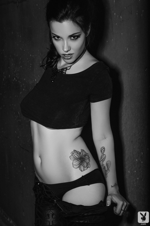 sisick:  Elizabeth Marxs in Playboy