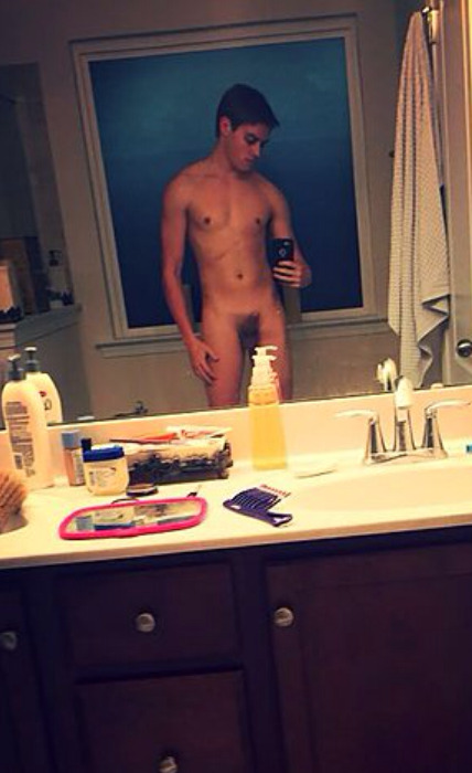 snapchathott:  LETS GET A BATH TIME