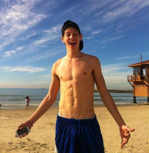 boysanddudes:  (via TumbleOn)