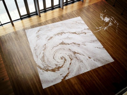 freeandimperfectthoughts:asylum-art:  Motoi Yamamoto’s Incredible Saltscapes Japanese artist Motoi Yamamoto sees more uses in salt than the ordinary person. His artwork stems from the death of his sister, who passed away at a young age from brain cancer.